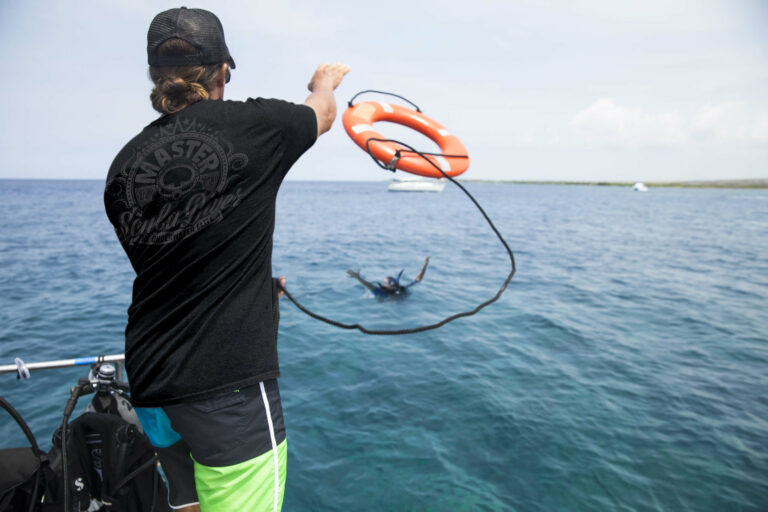 rescue padi 768x512 1 Centro de Buceo TossaDivers en Tossa de Mar - Cursos PADI y Bautizos
